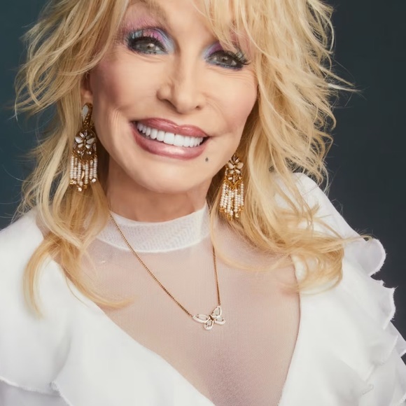 Dolly Parton x Kendra Scott White Enamel Butterfly Vintage Gold Necklace NWT - Picture 2 of 12